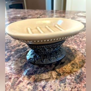 GG Gracious Goods soap dish